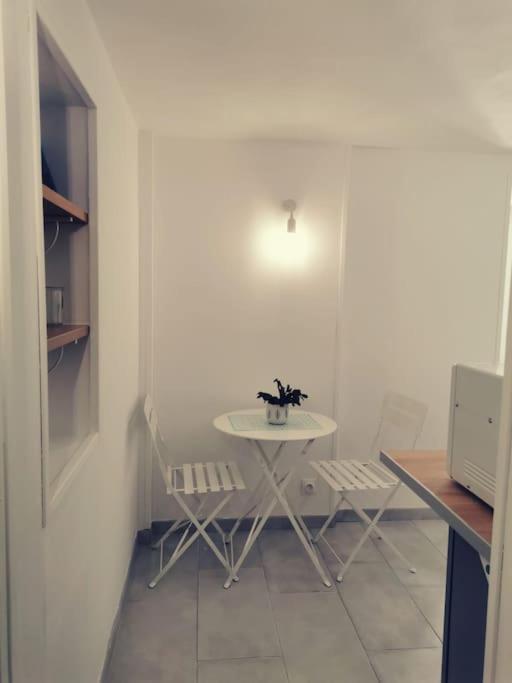 Villeneuve-lès-Avignon Belle Dependance De 30M2 Avec Terrasse Et Jardin 아파트 외부 사진